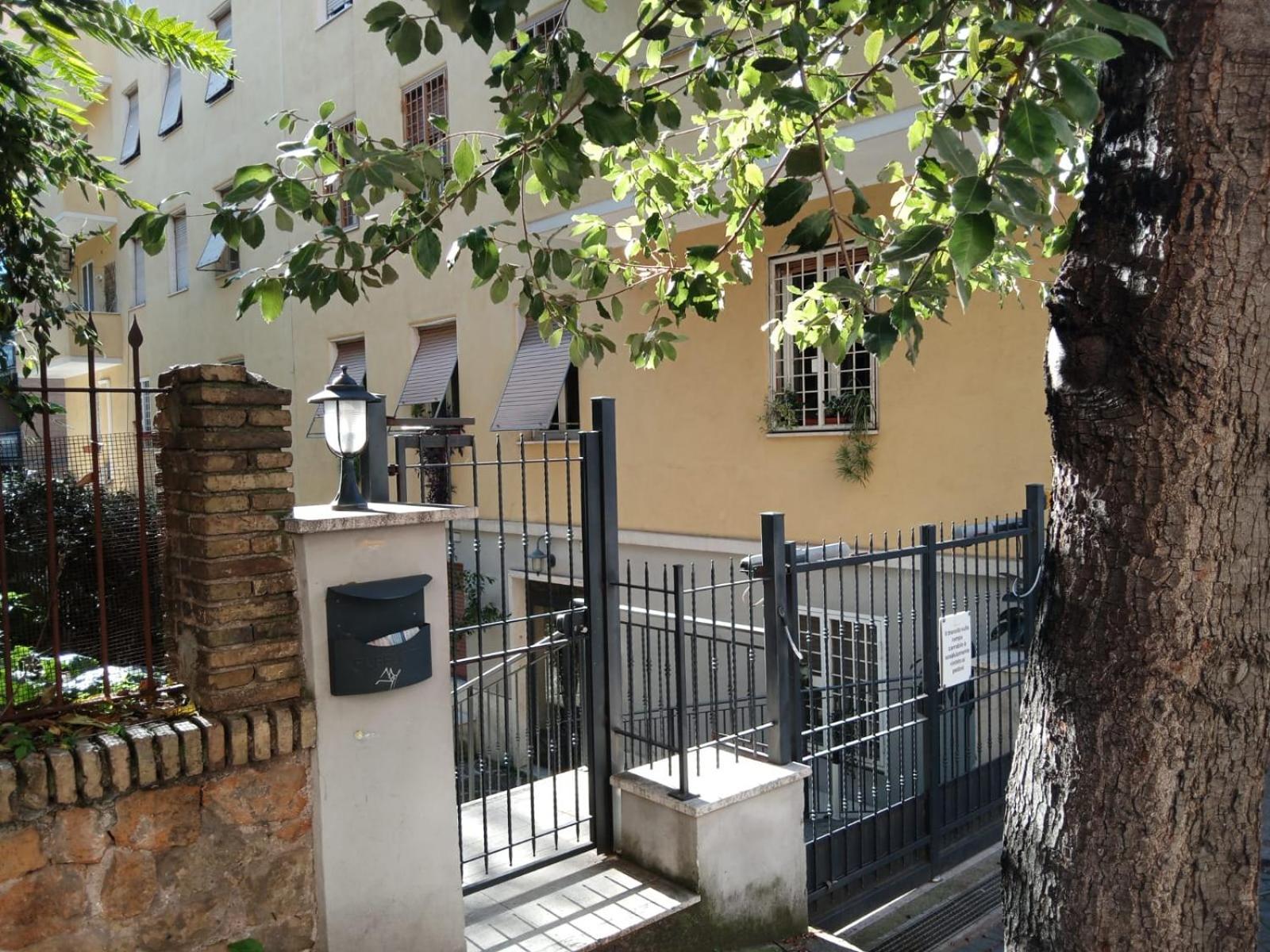 Rome Top Floor With Terrace Exterior photo